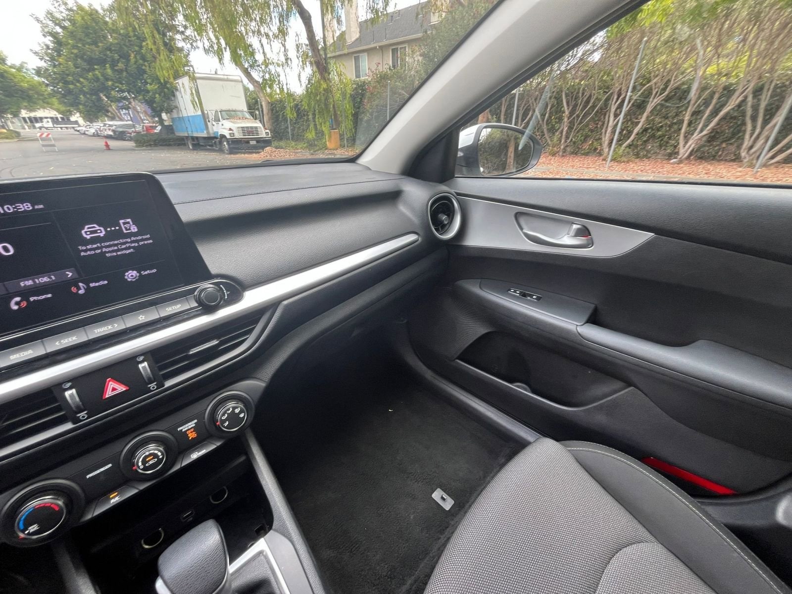 Thumbnail: 2023 Kia Forte - 33