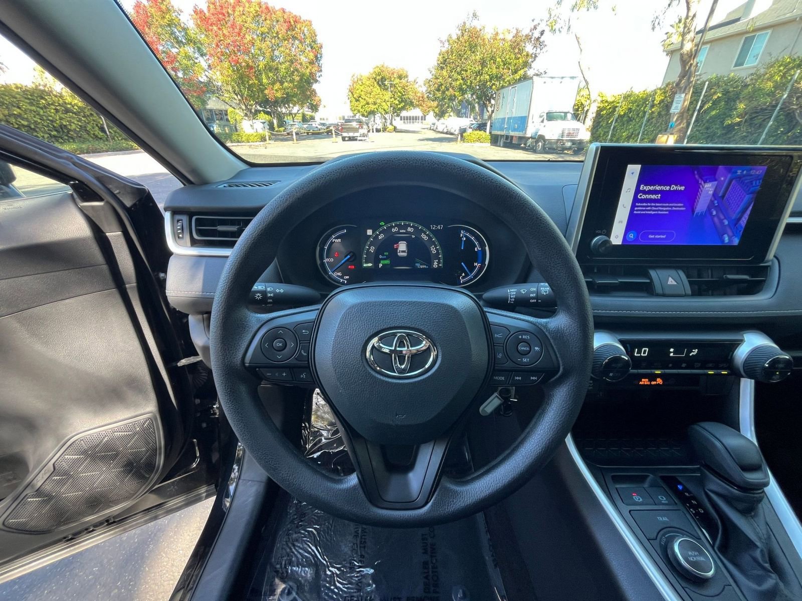 Thumbnail: 2025 Toyota RAV4 - 33