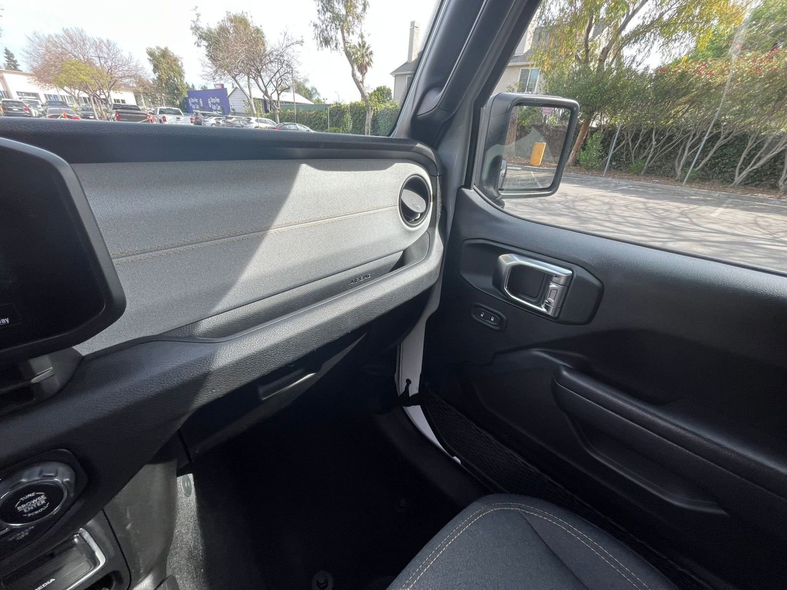 Thumbnail: 2025 Jeep Wrangler - 34