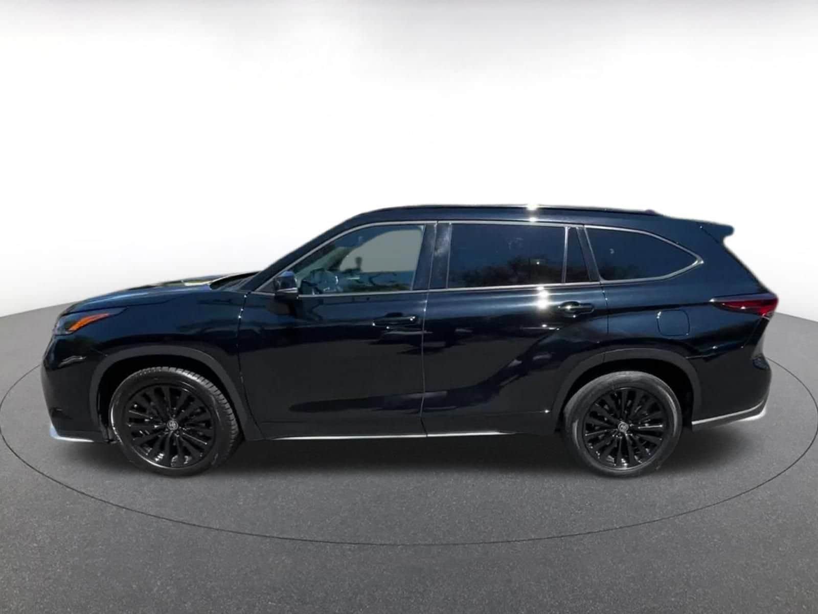 Thumbnail: 2025 Toyota Highlander - 8