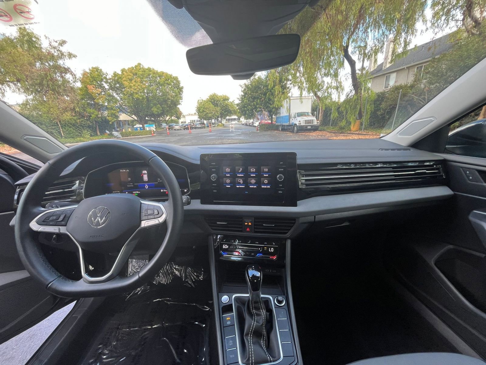 Thumbnail: 2025 Volkswagen Jetta - 32