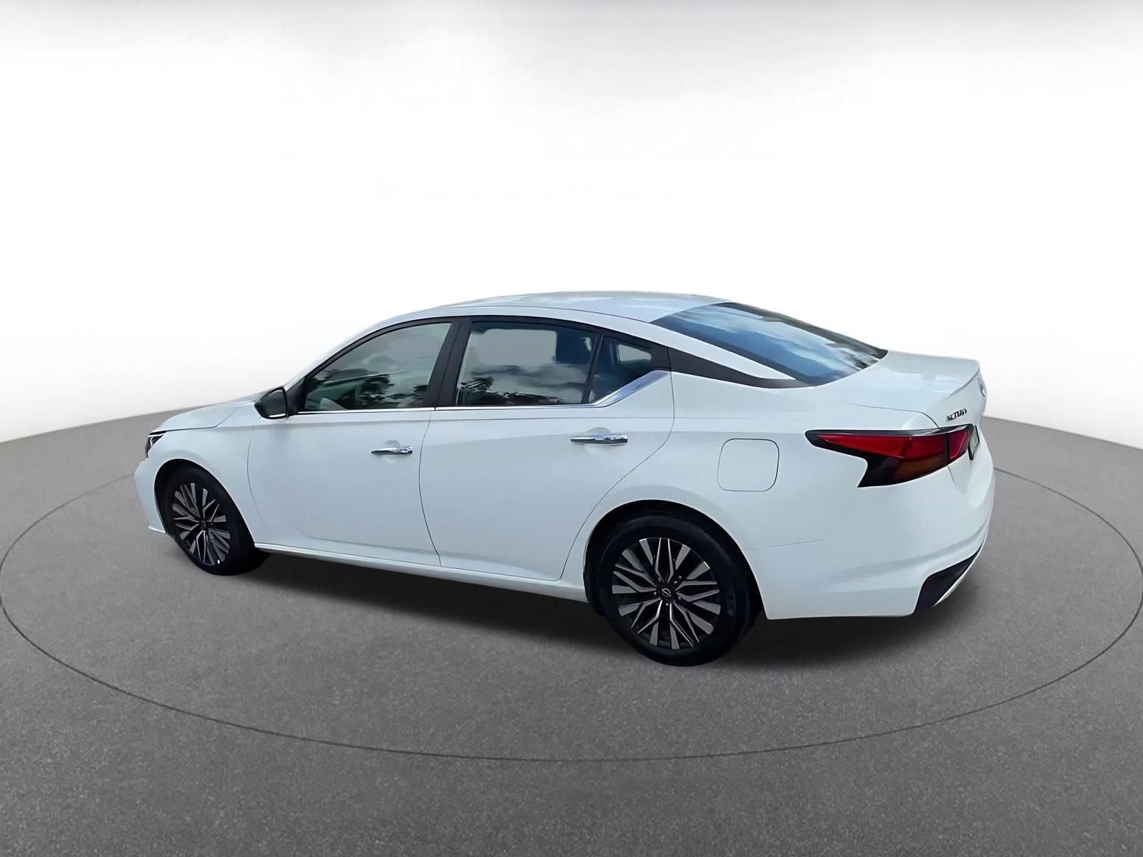 Thumbnail: 2025 Nissan Altima - 10