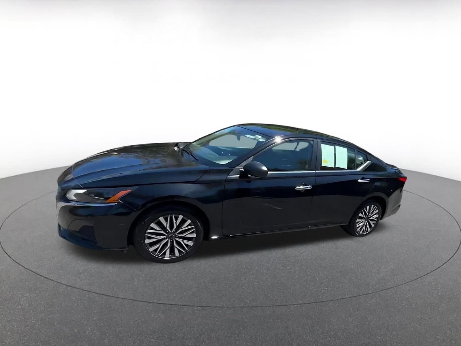 Thumbnail: 2025 Nissan Altima - 8