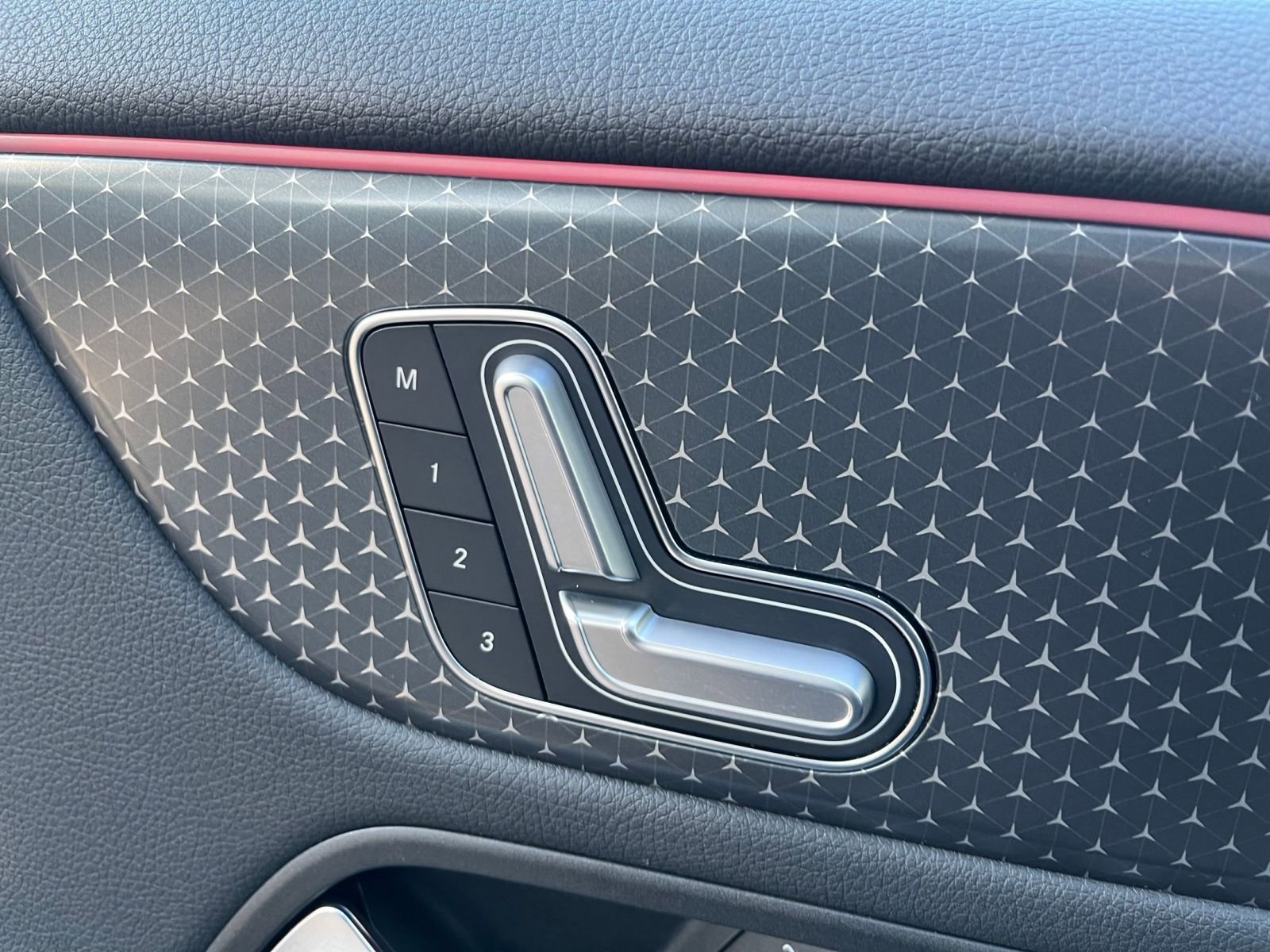 Thumbnail: 2025 Mercedes-Benz GLA - 22