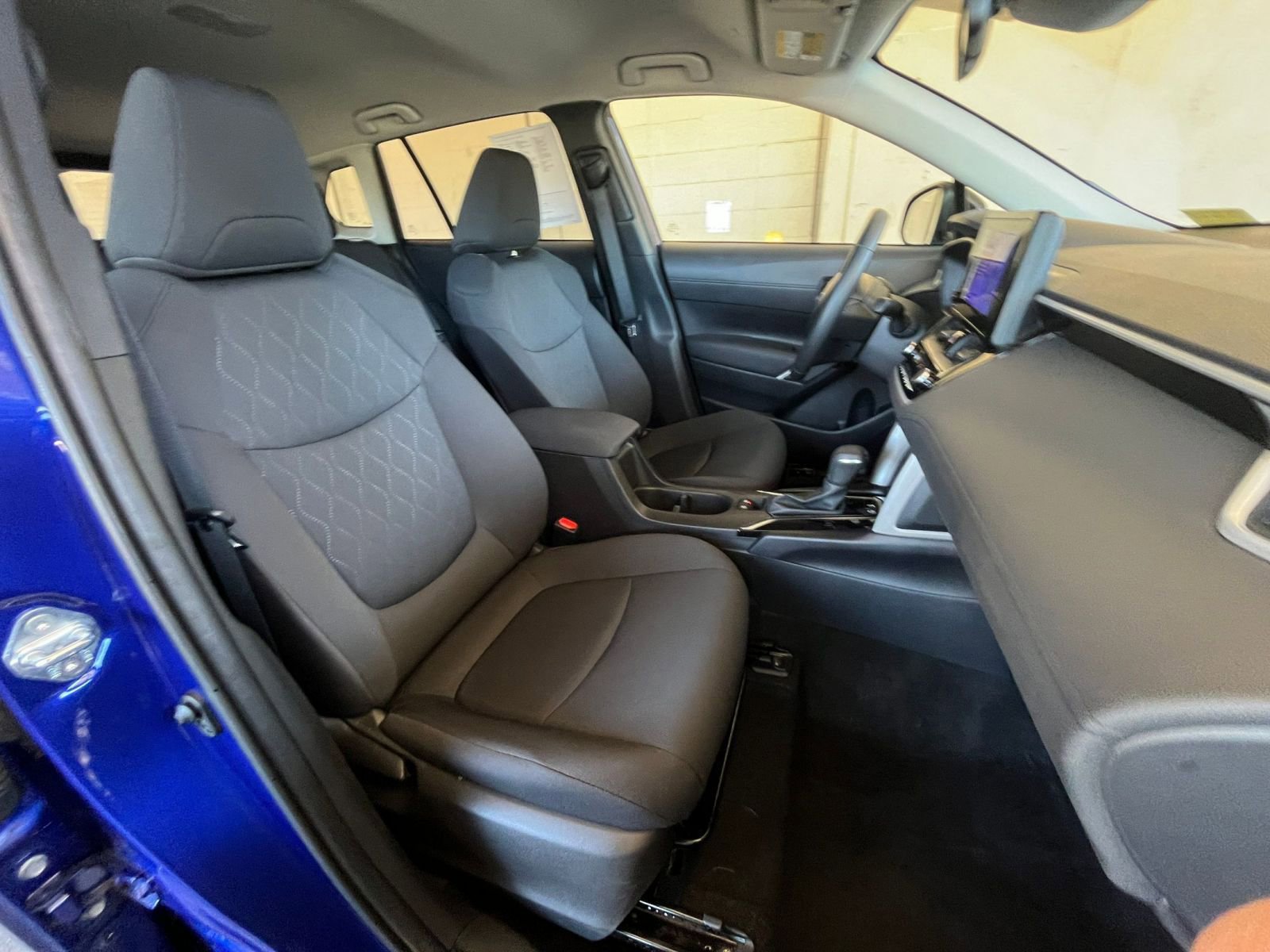 Thumbnail: 2025 Toyota Corolla Cross - 34