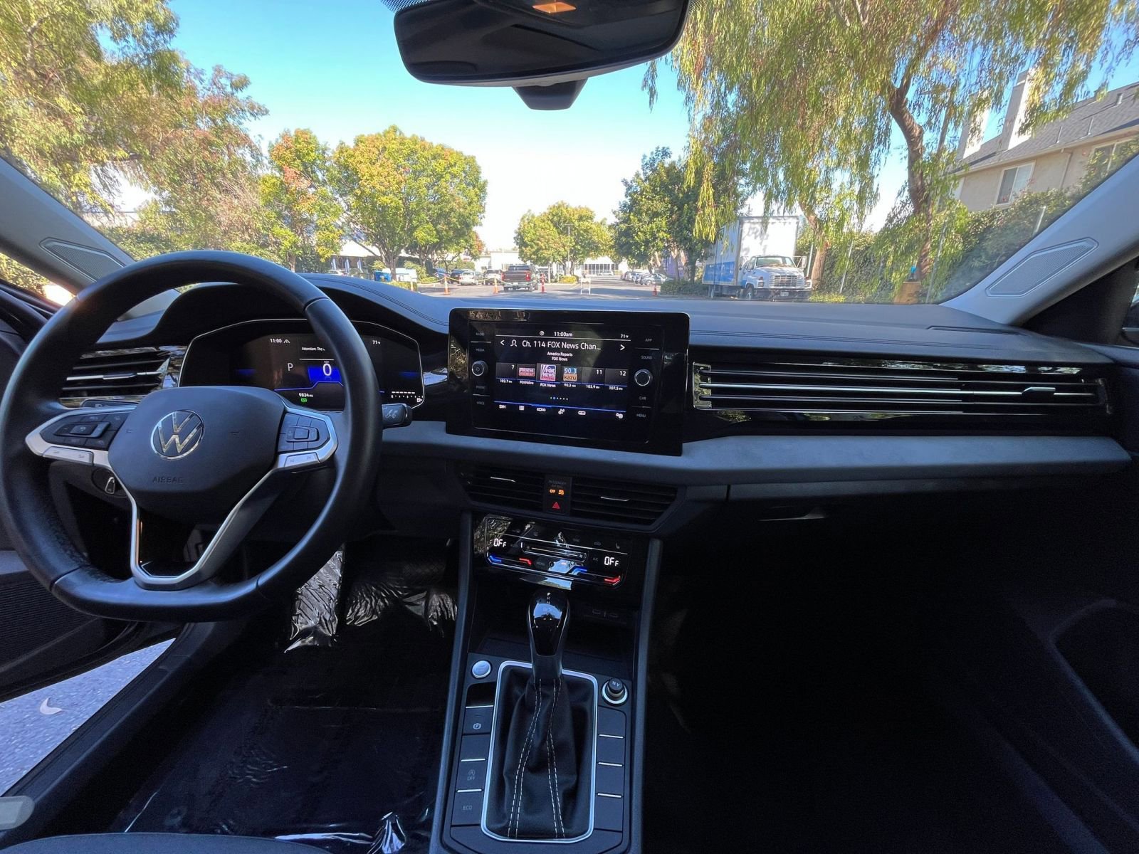 Thumbnail: 2025 Volkswagen Jetta - 32