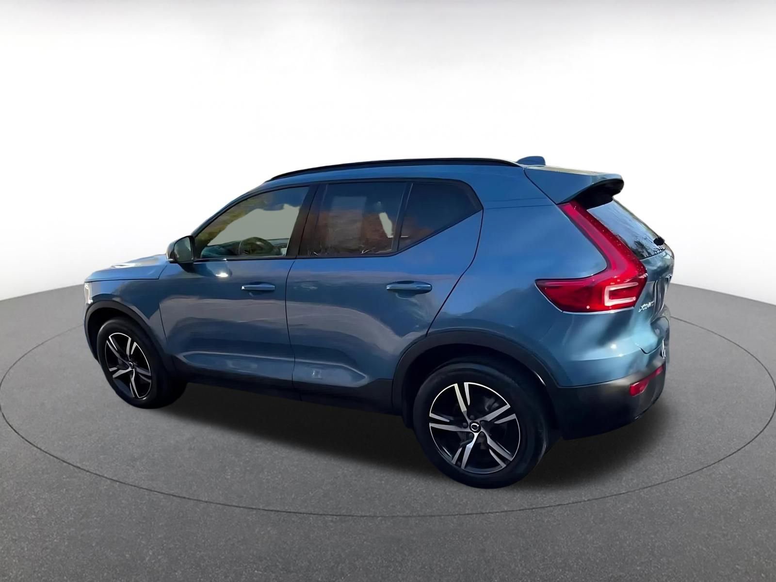 Thumbnail: 2024 Volvo XC40 - 9