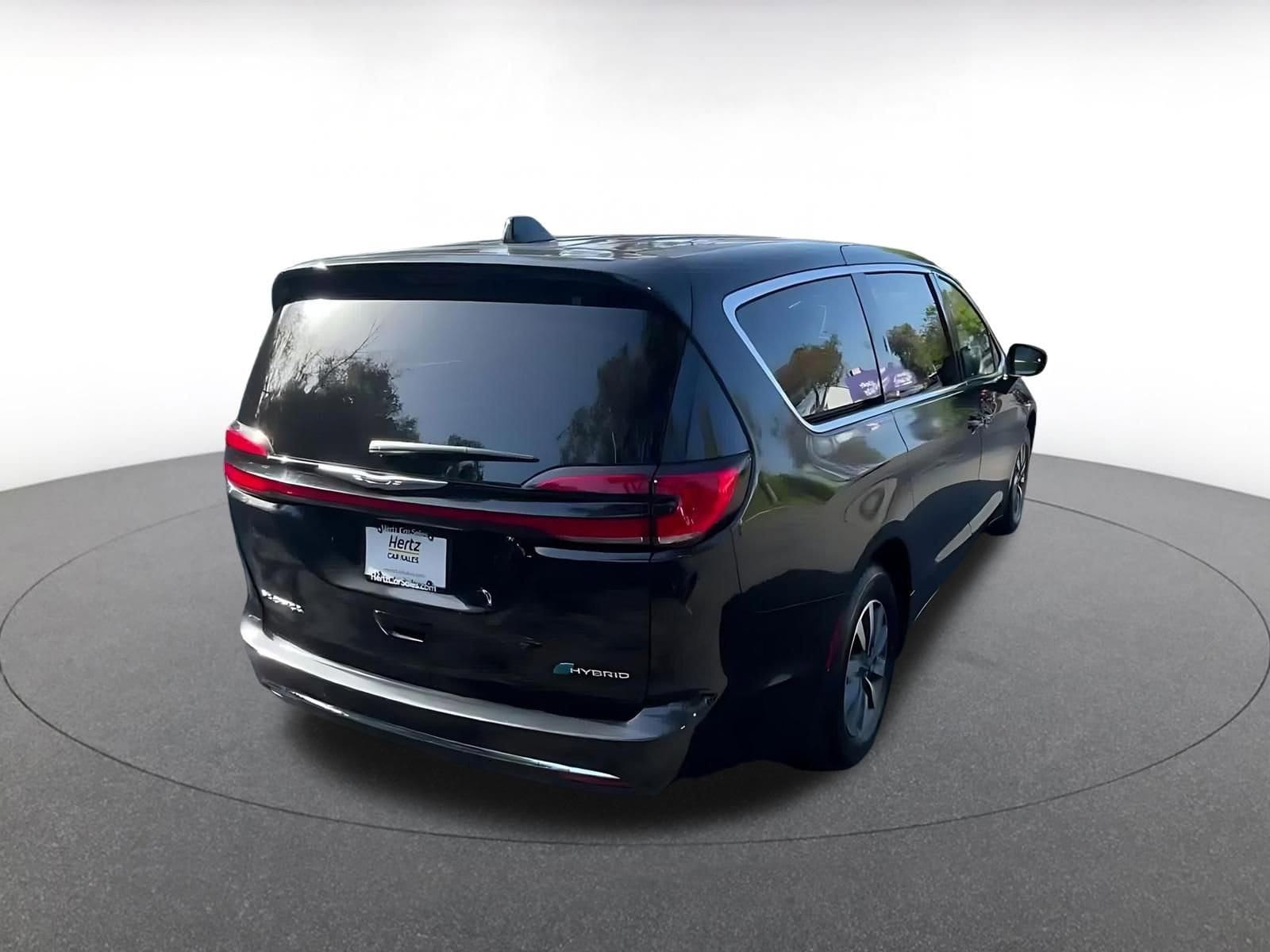 Thumbnail: 2023 Chrysler Pacifica - 15