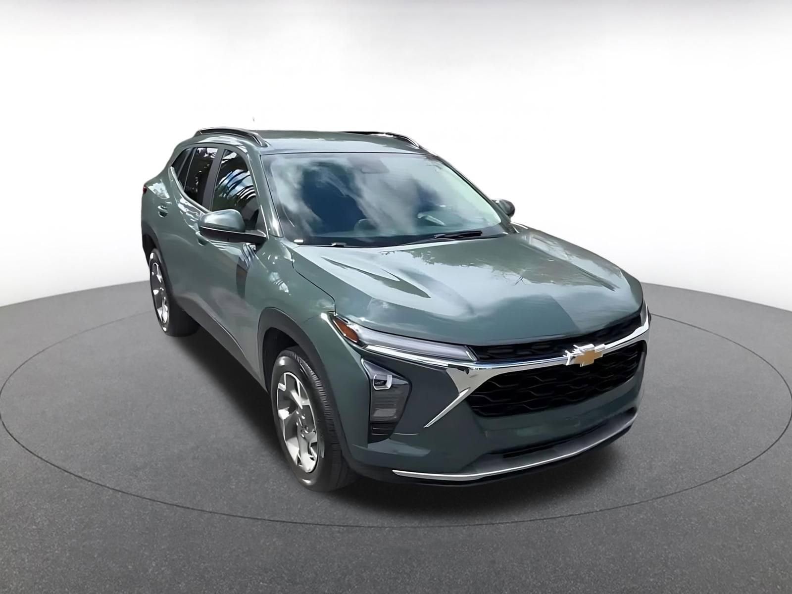 Thumbnail: 2025 Chevrolet Trax - 3