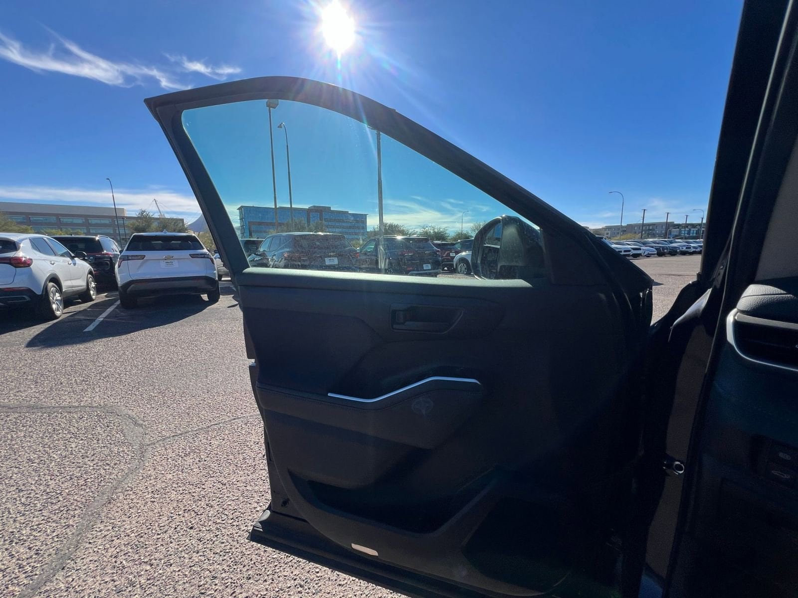 Thumbnail: 2025 Toyota Highlander - 21