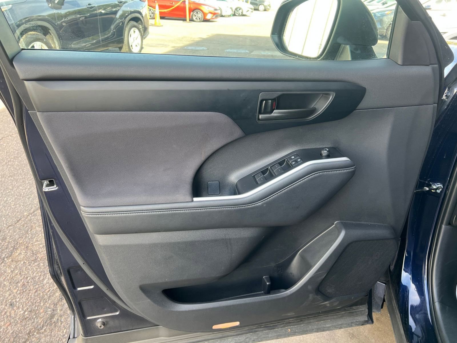 Thumbnail: 2025 Toyota Highlander - 20