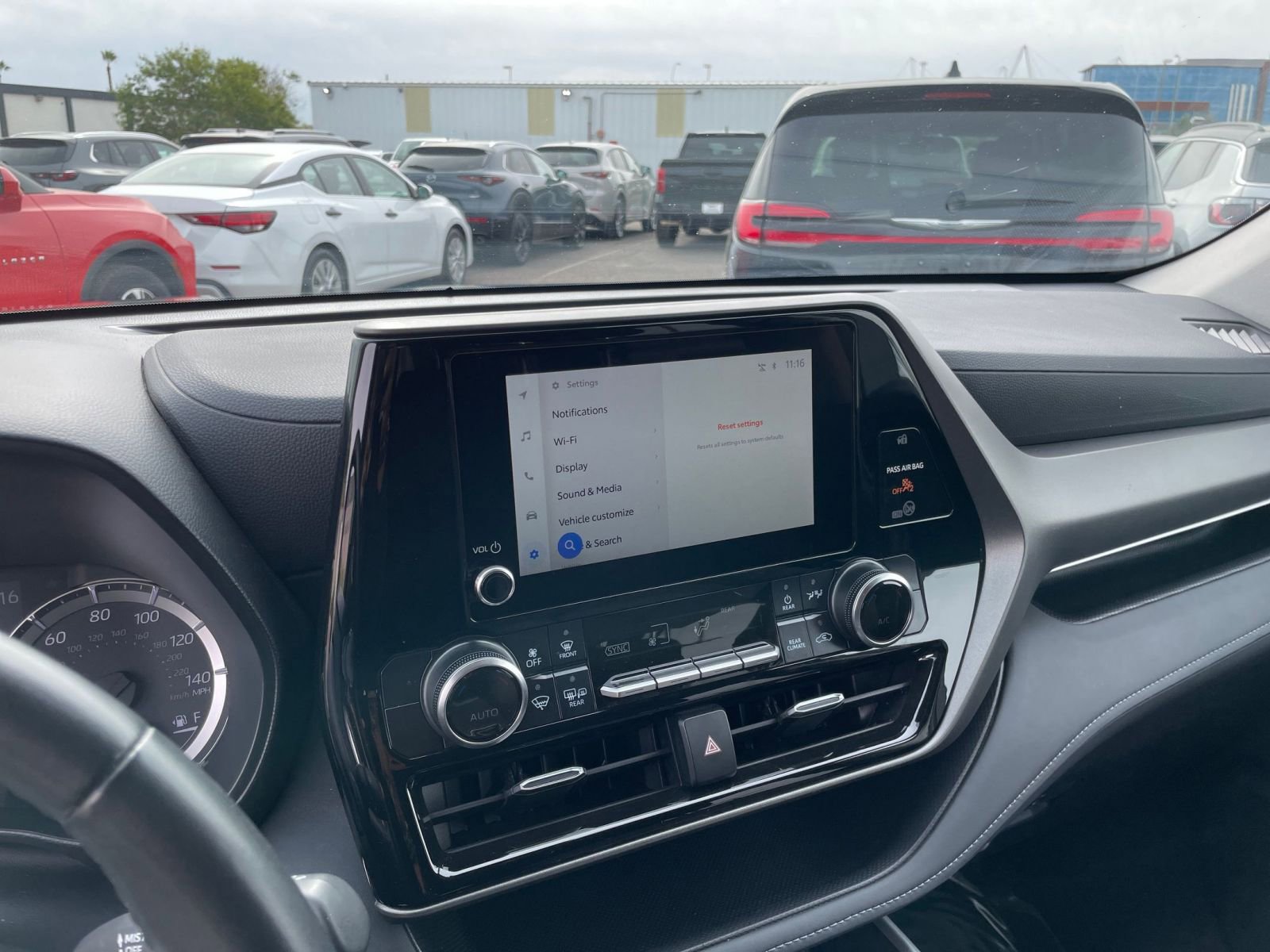 Thumbnail: 2025 Toyota Highlander - 20