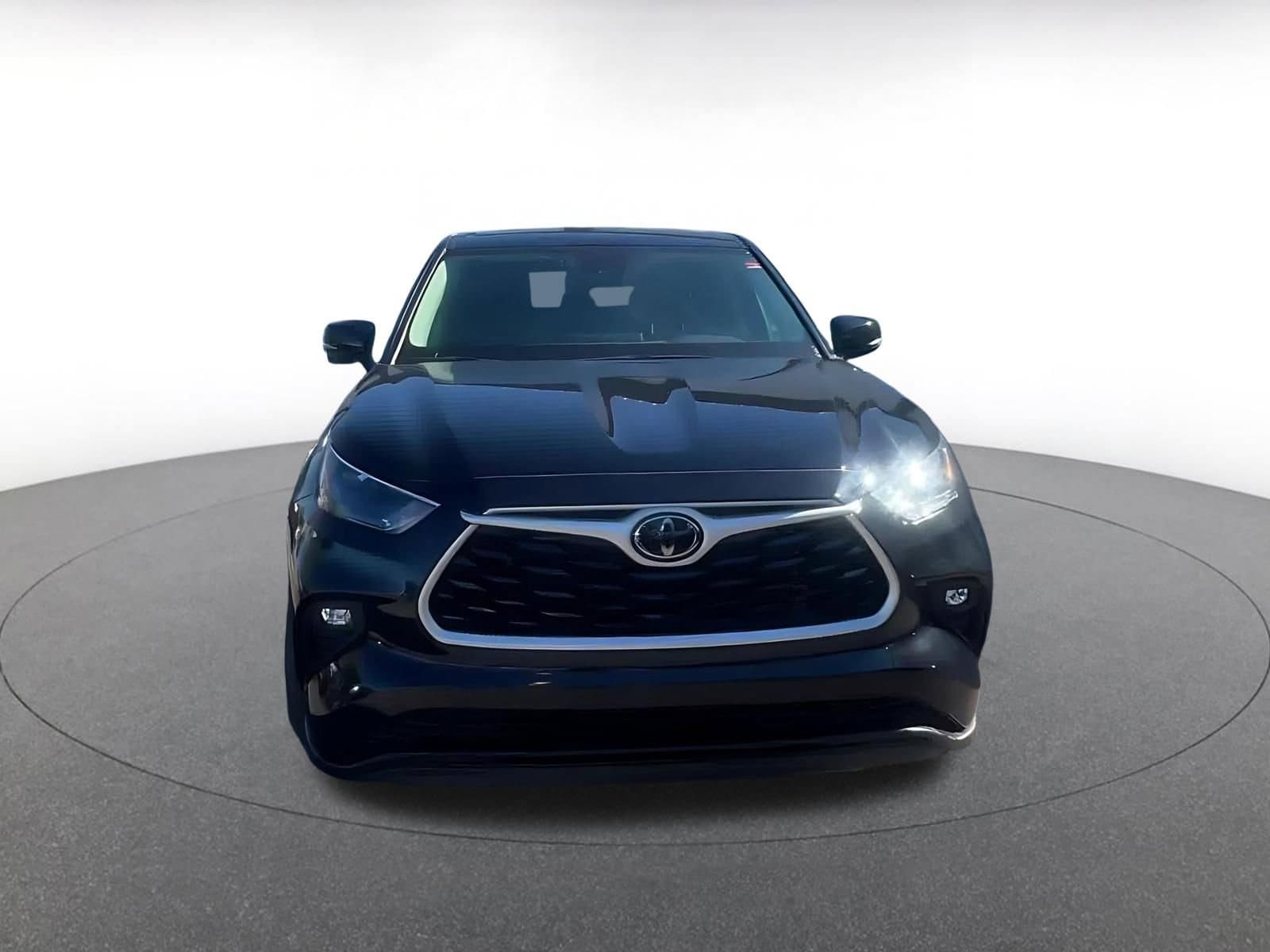 Thumbnail: 2025 Toyota Highlander - 8