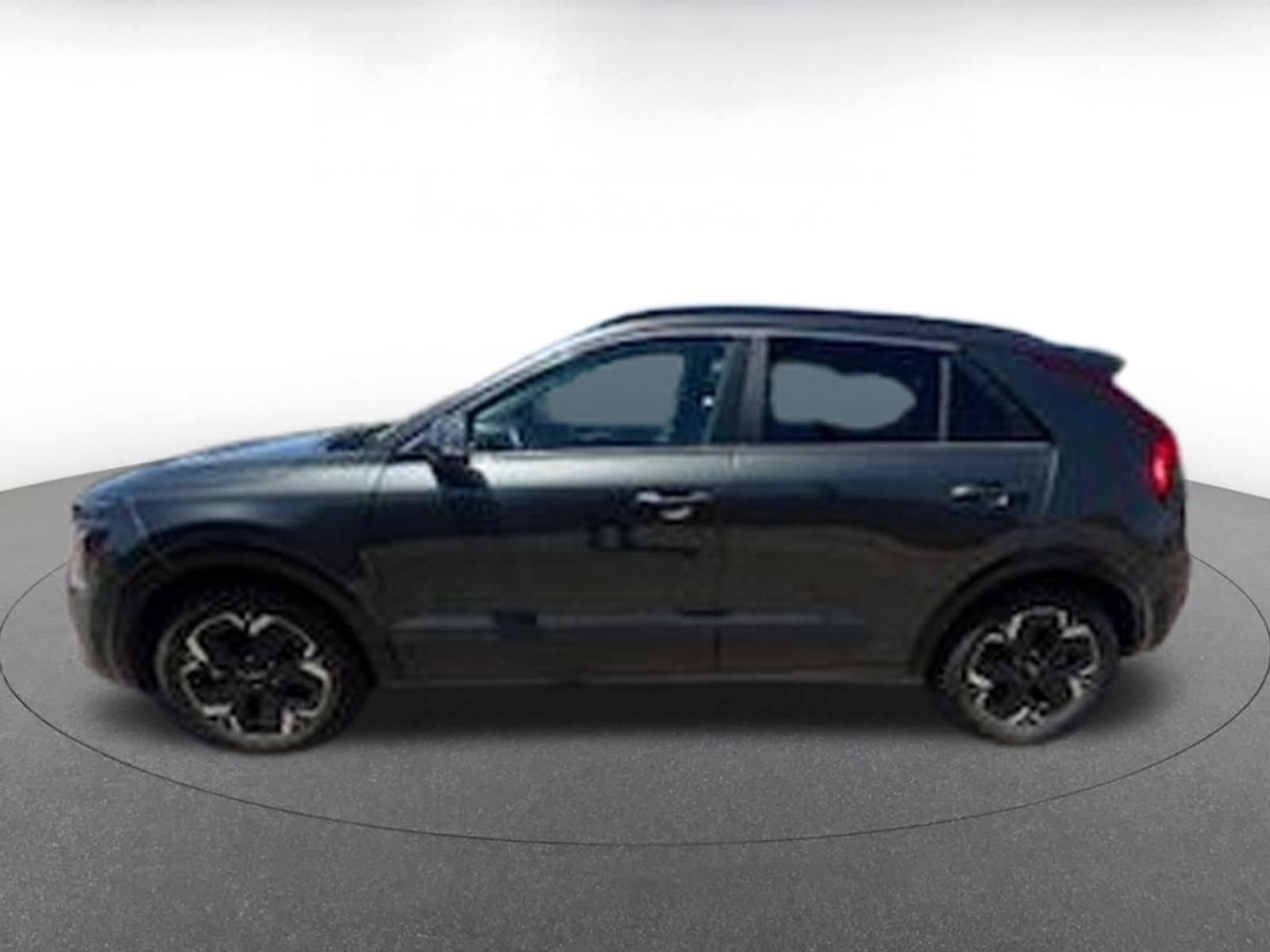 Thumbnail: 2023 Kia Niro - 4