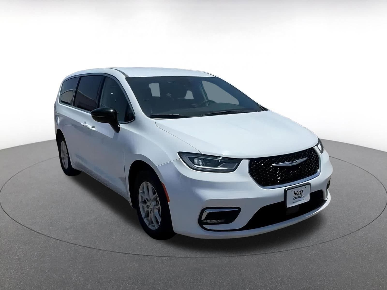 2024 Chrysler Pacifica Touring L 3