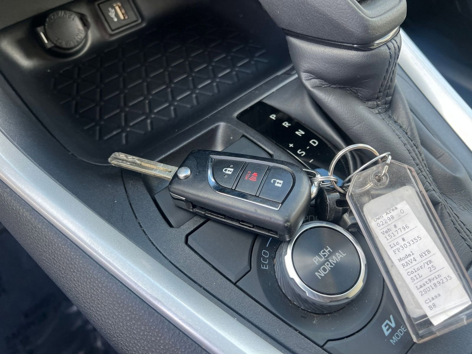 Thumbnail: 2025 Toyota RAV4 - 22