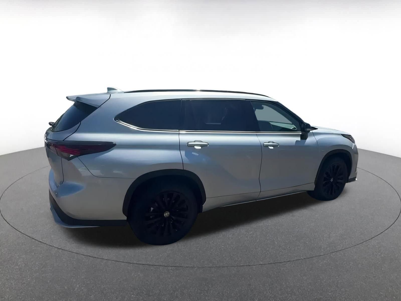 Thumbnail: 2024 Toyota Highlander - 15