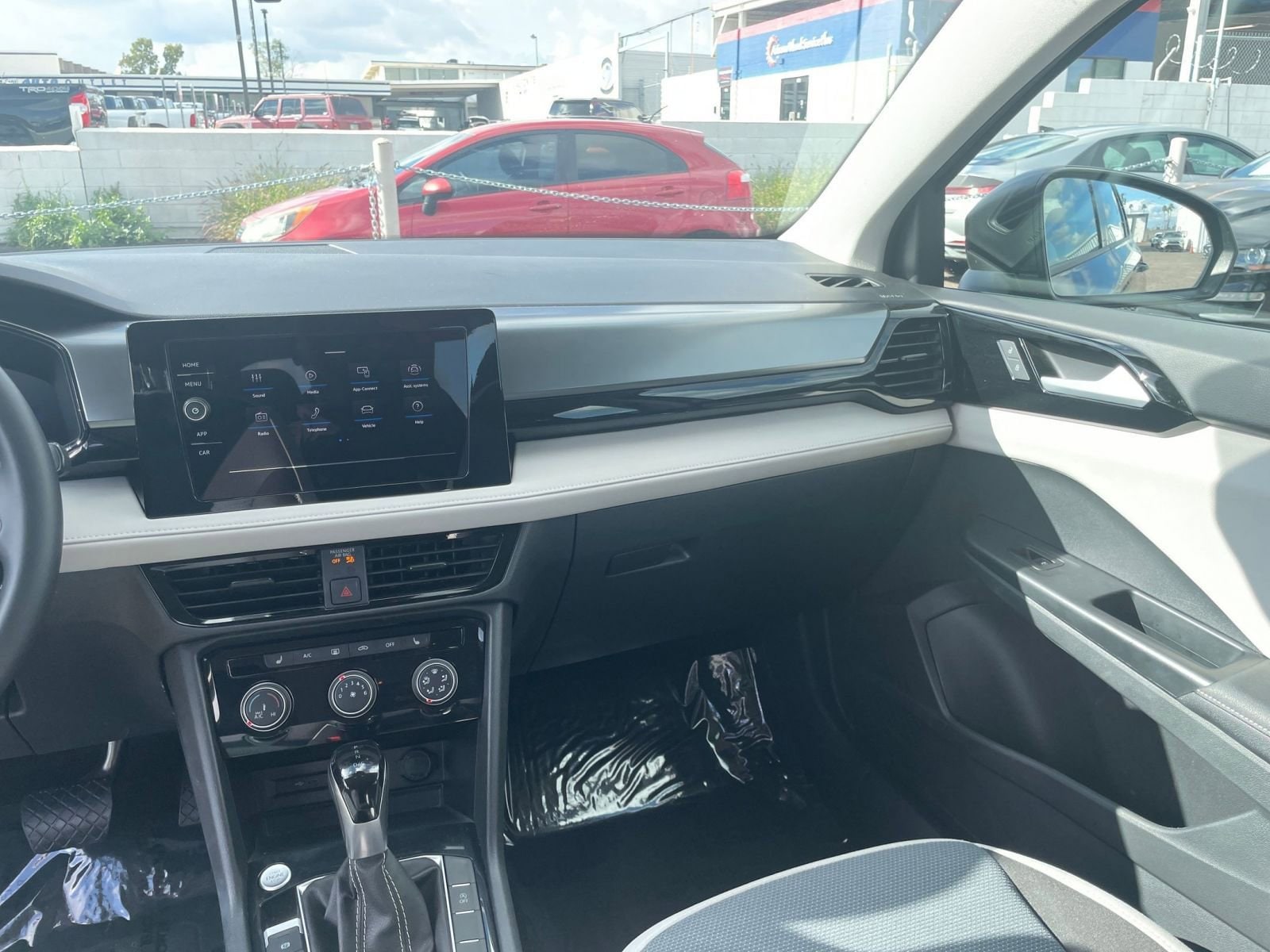 Thumbnail: 2025 Volkswagen Taos - 33