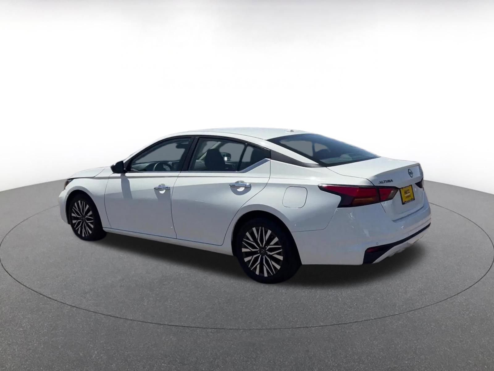 Thumbnail: 2025 Nissan Altima - 10
