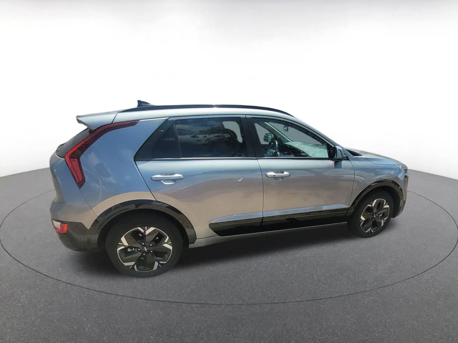 Thumbnail: 2023 Kia Niro - 7