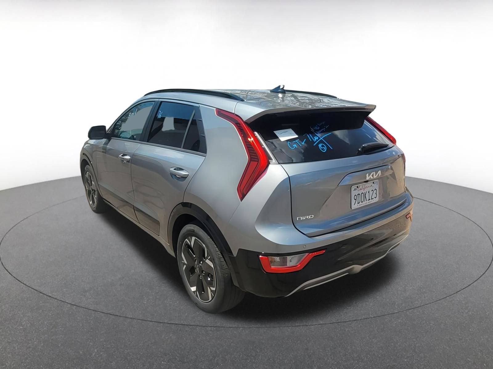 Thumbnail: 2023 Kia Niro - 5
