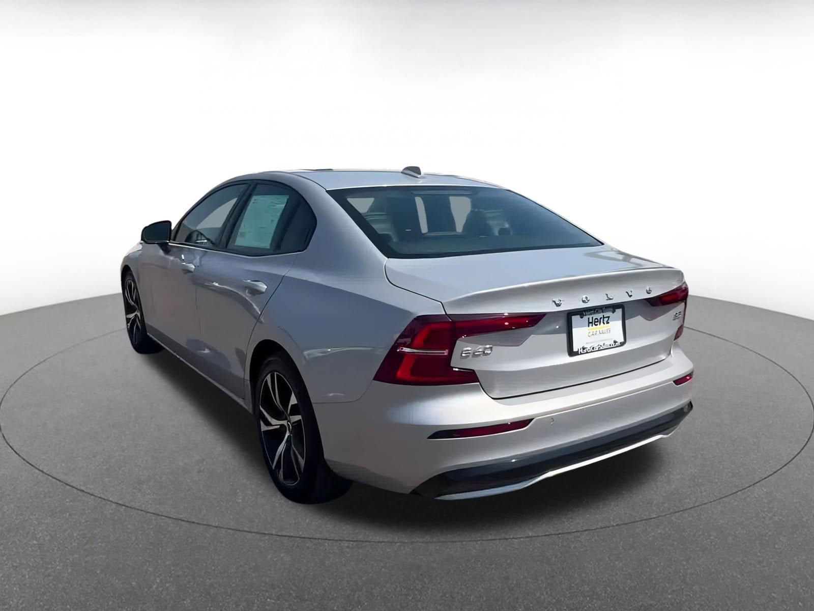 Thumbnail: 2024 Volvo S60 - 11