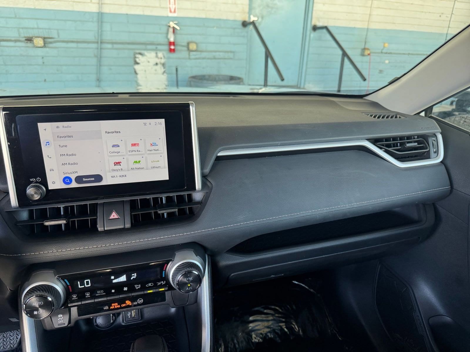 Thumbnail: 2025 Toyota RAV4 - 33