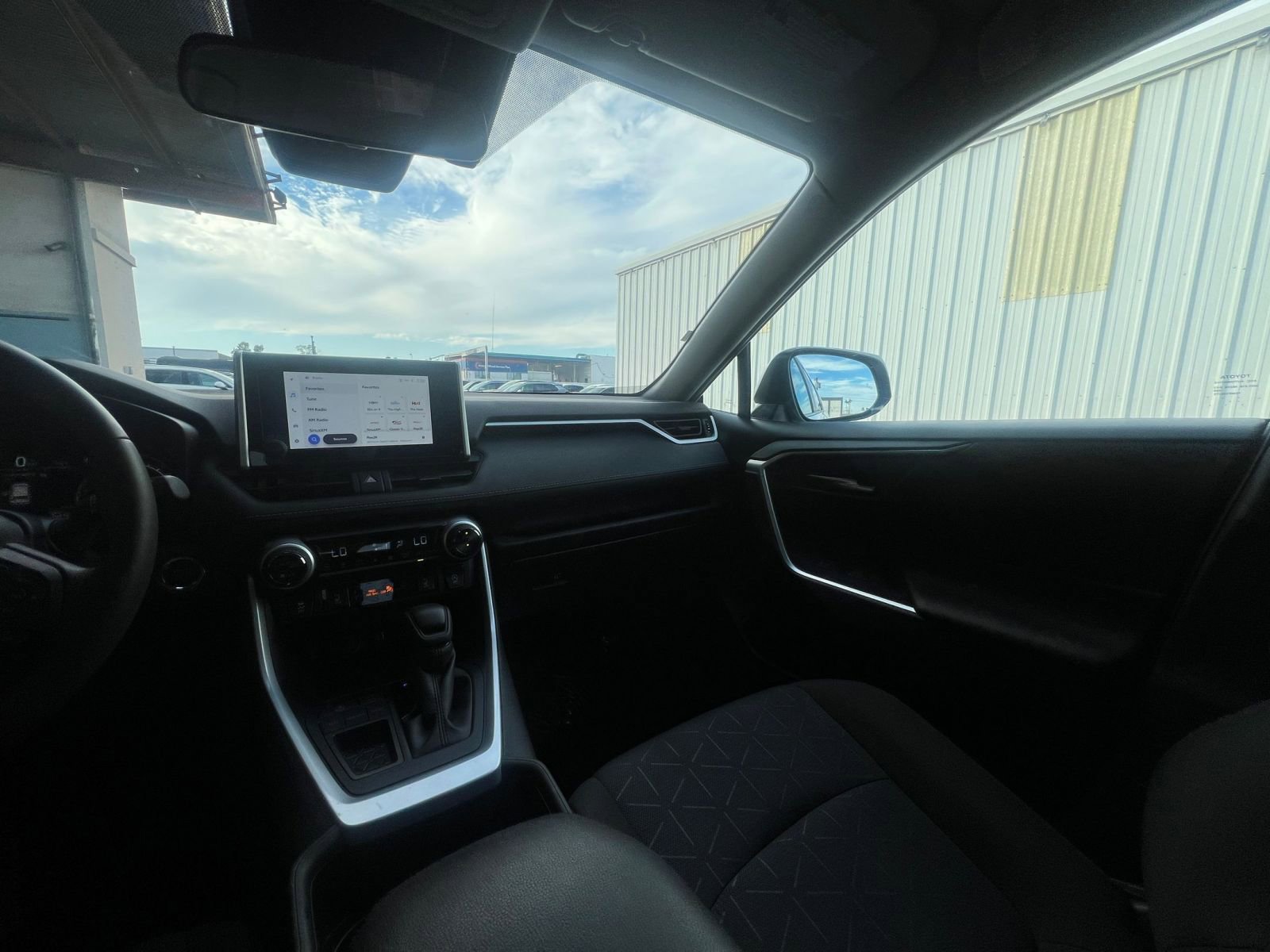 Thumbnail: 2025 Toyota RAV4 - 35