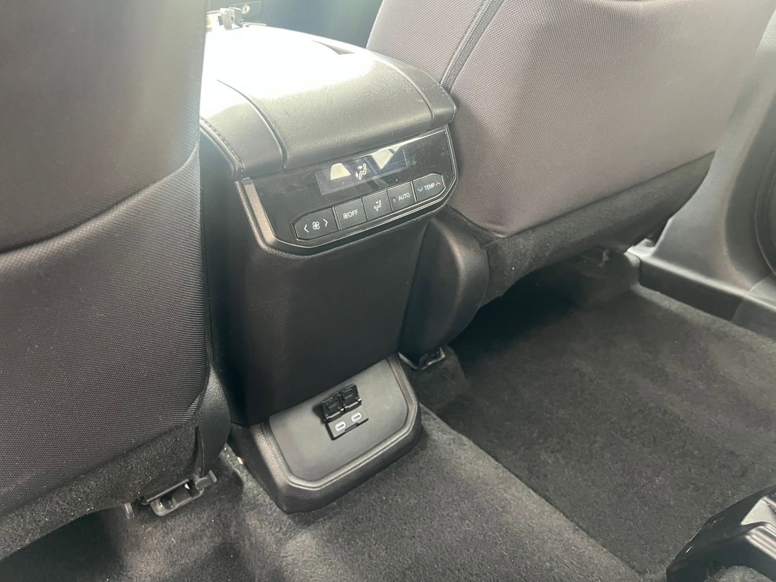 Thumbnail: 2025 Toyota Highlander - 25