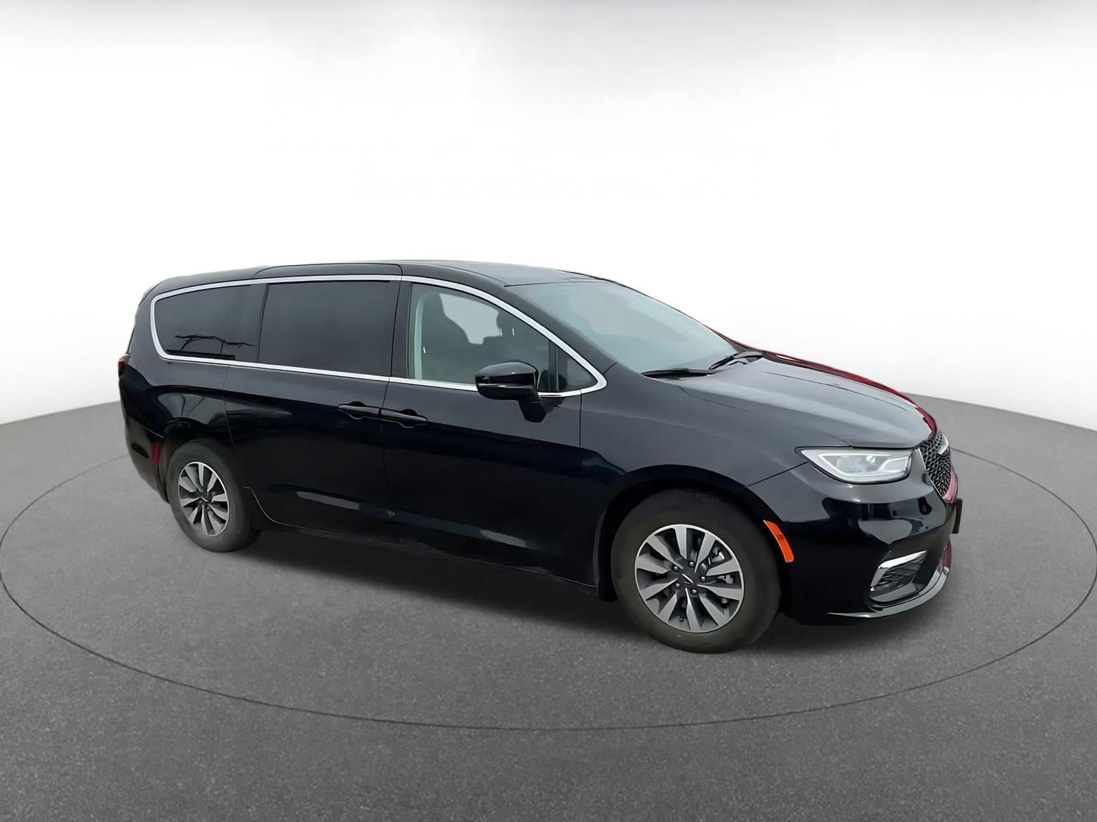 Thumbnail: 2023 Chrysler Pacifica - 2