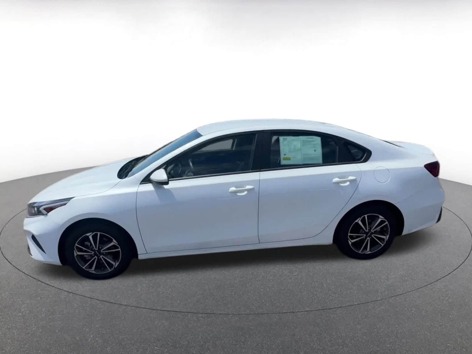 Thumbnail: 2024 Kia Forte - 8