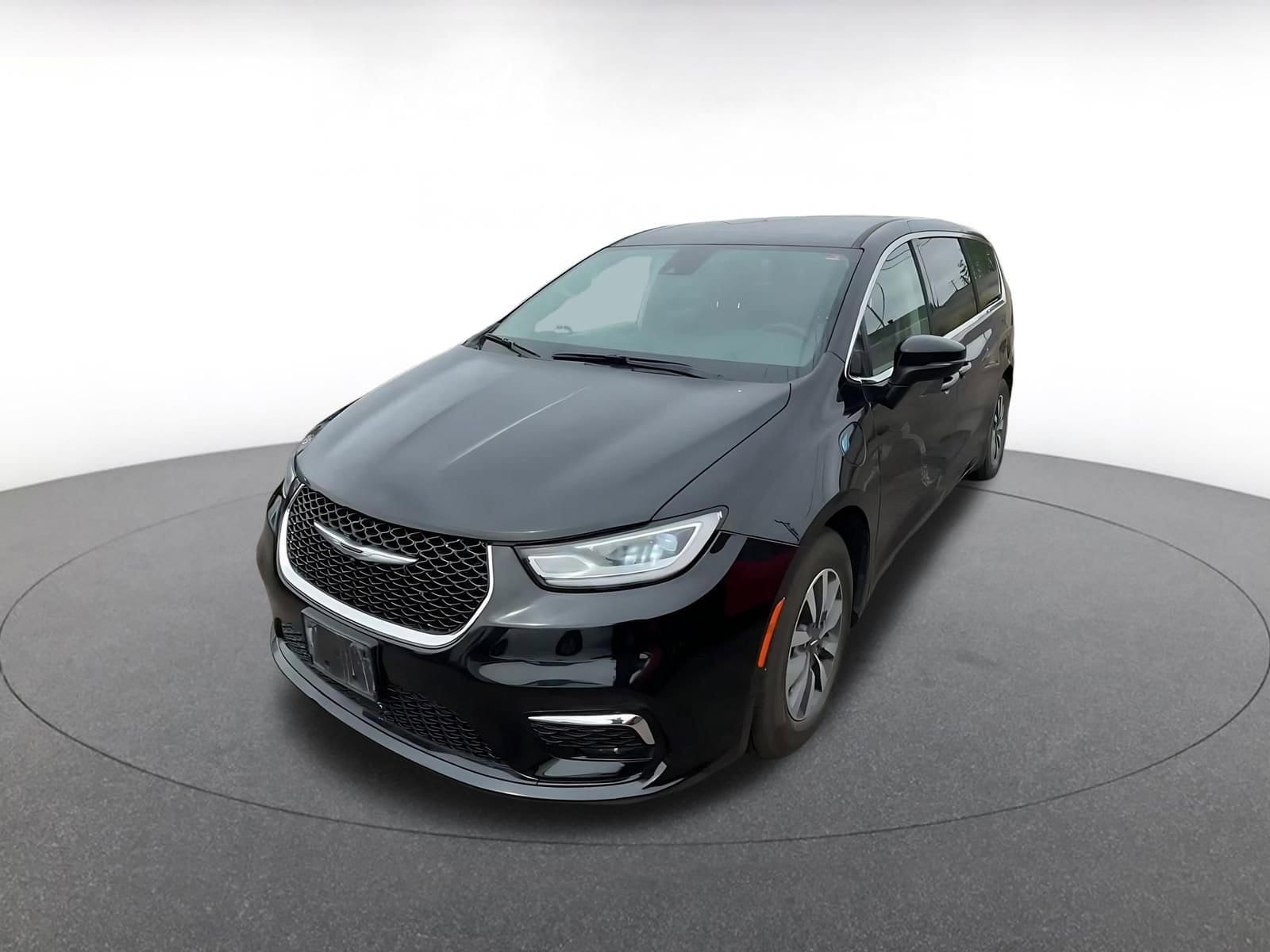 Thumbnail: 2023 Chrysler Pacifica - 7