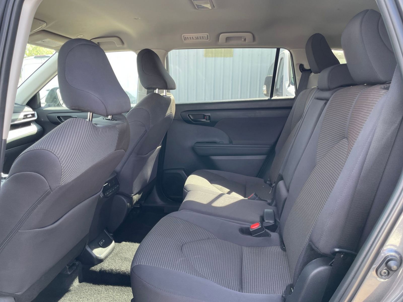 Thumbnail: 2025 Toyota Highlander - 27