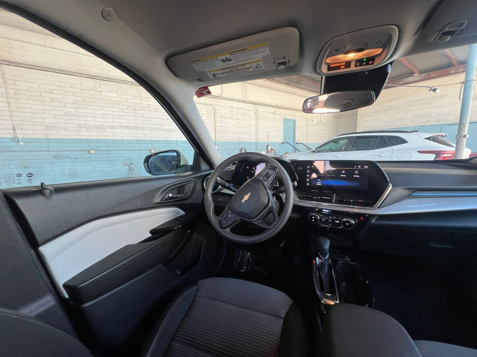 Thumbnail: 2025 Chevrolet Trax - 34