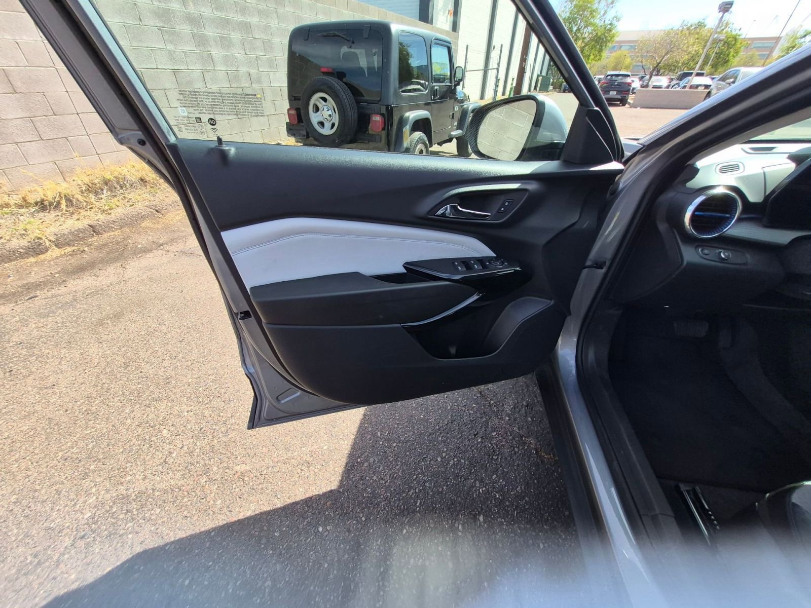 Thumbnail: 2025 Chevrolet Trax - 10