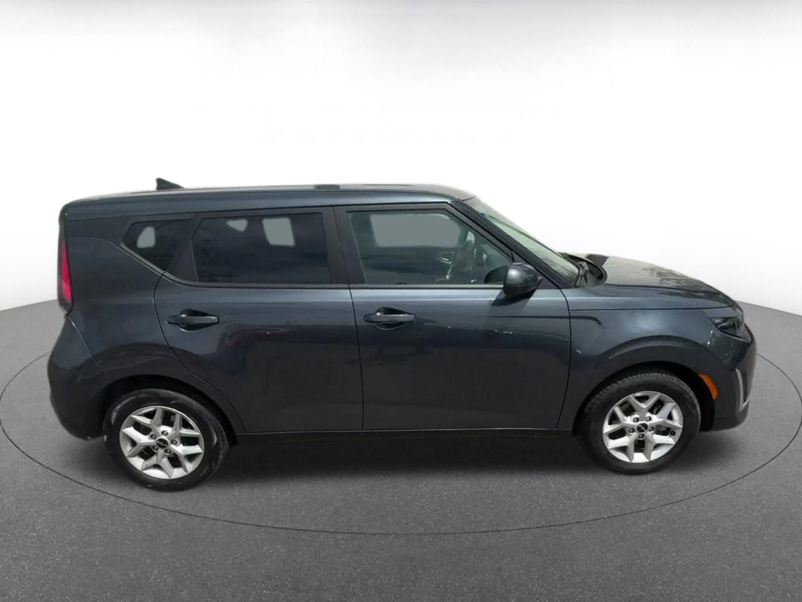 2024 Kia Soul LX 16