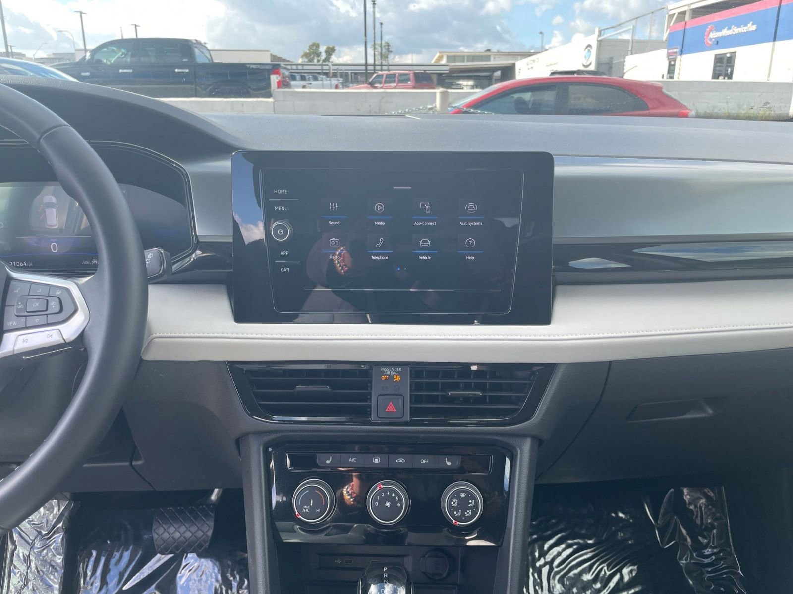 Thumbnail: 2025 Volkswagen Taos - 18