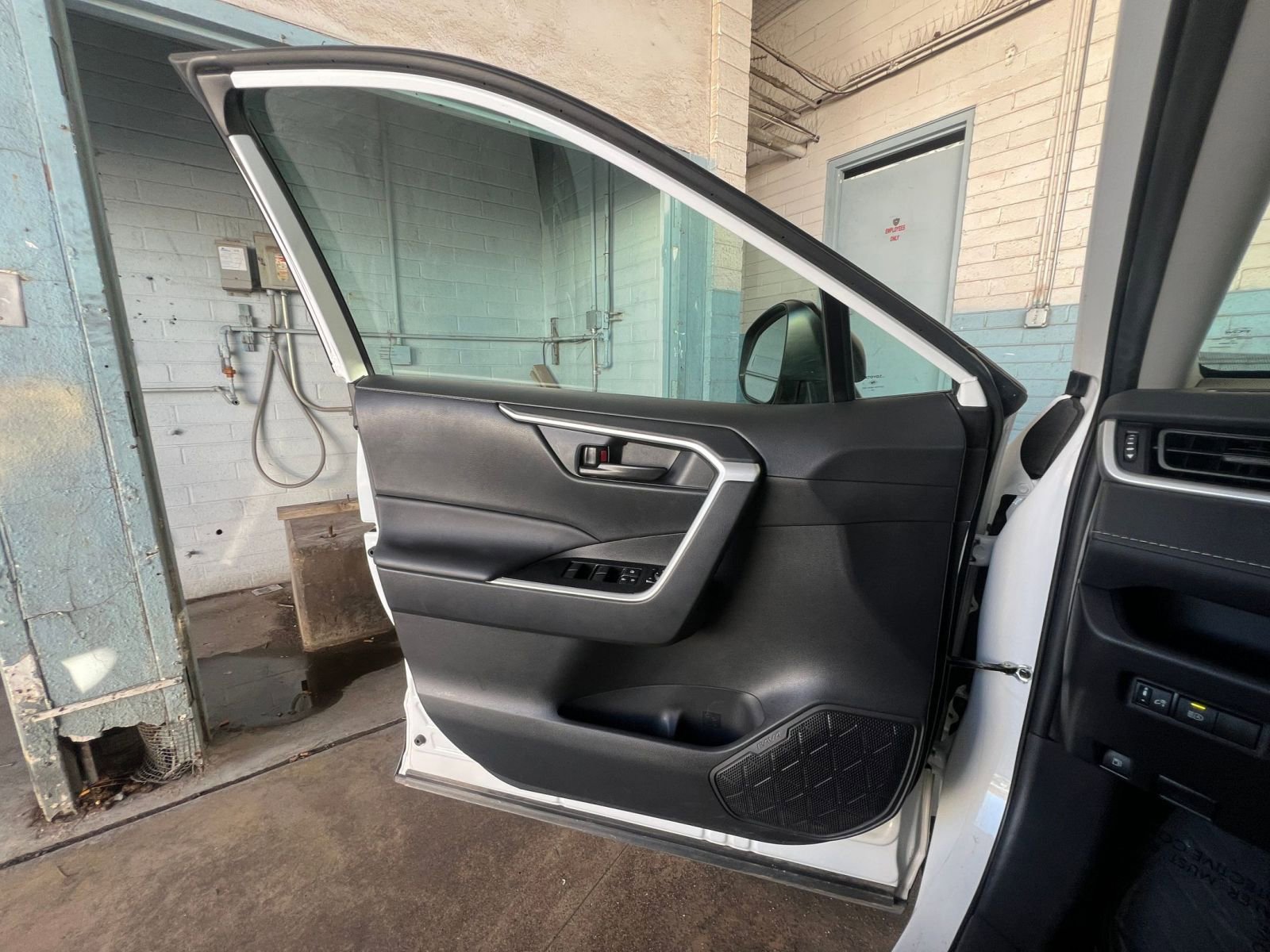 Thumbnail: 2025 Toyota RAV4 - 20