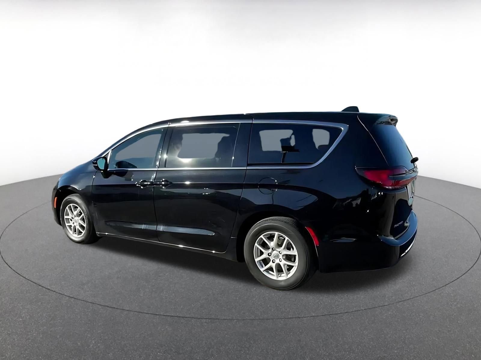 Thumbnail: 2025 Chrysler Pacifica - 10