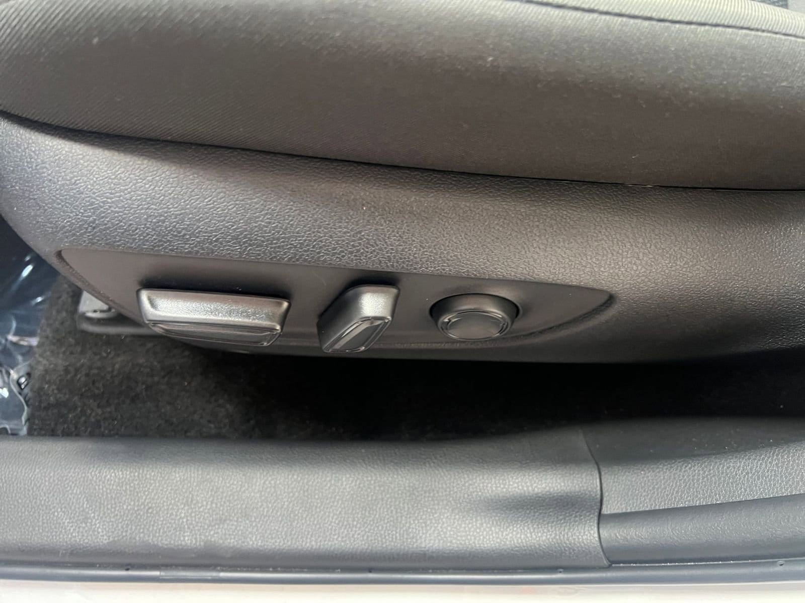 Thumbnail: 2025 Toyota RAV4 - 23