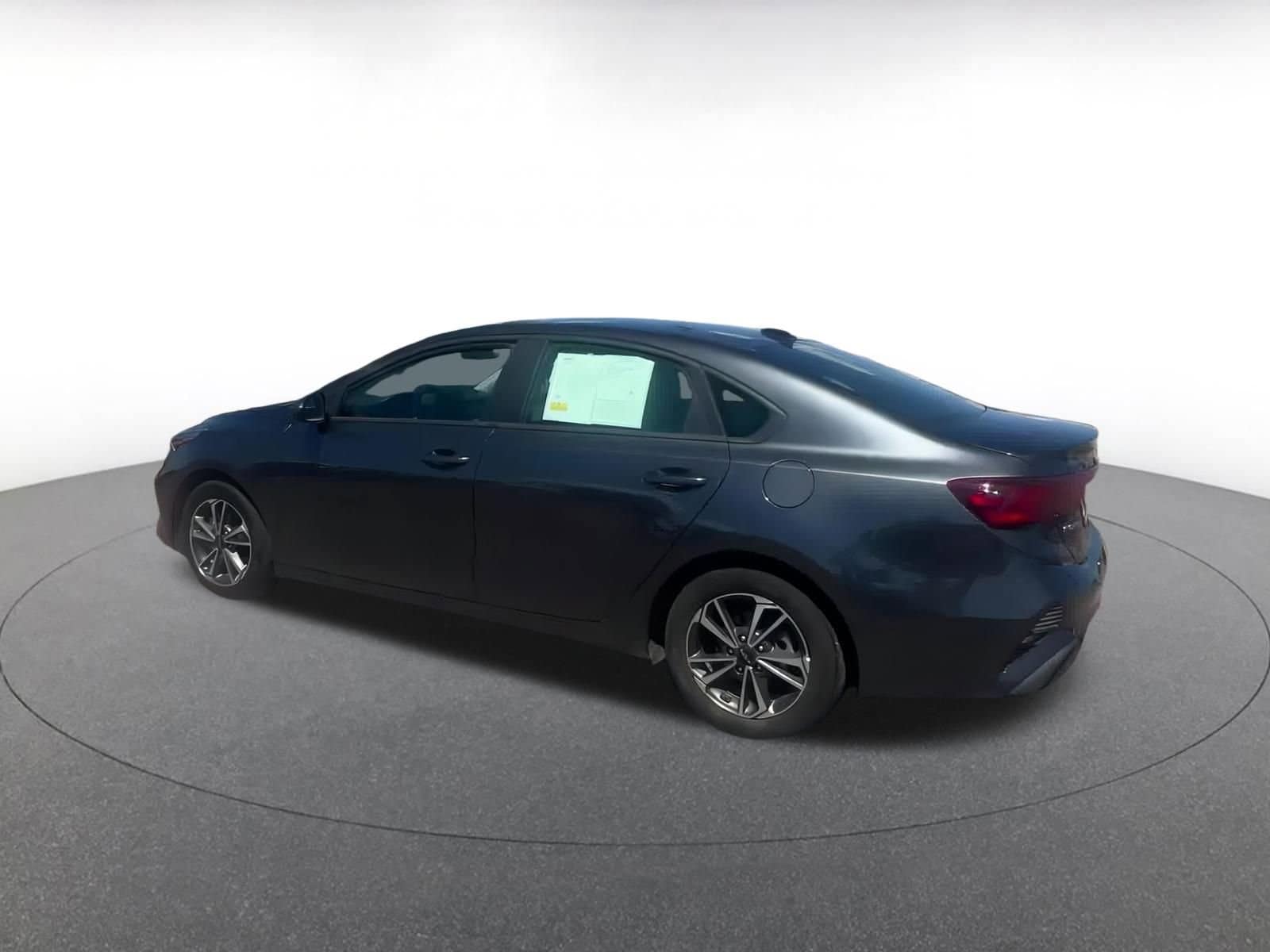 Thumbnail: 2024 Kia Forte - 10
