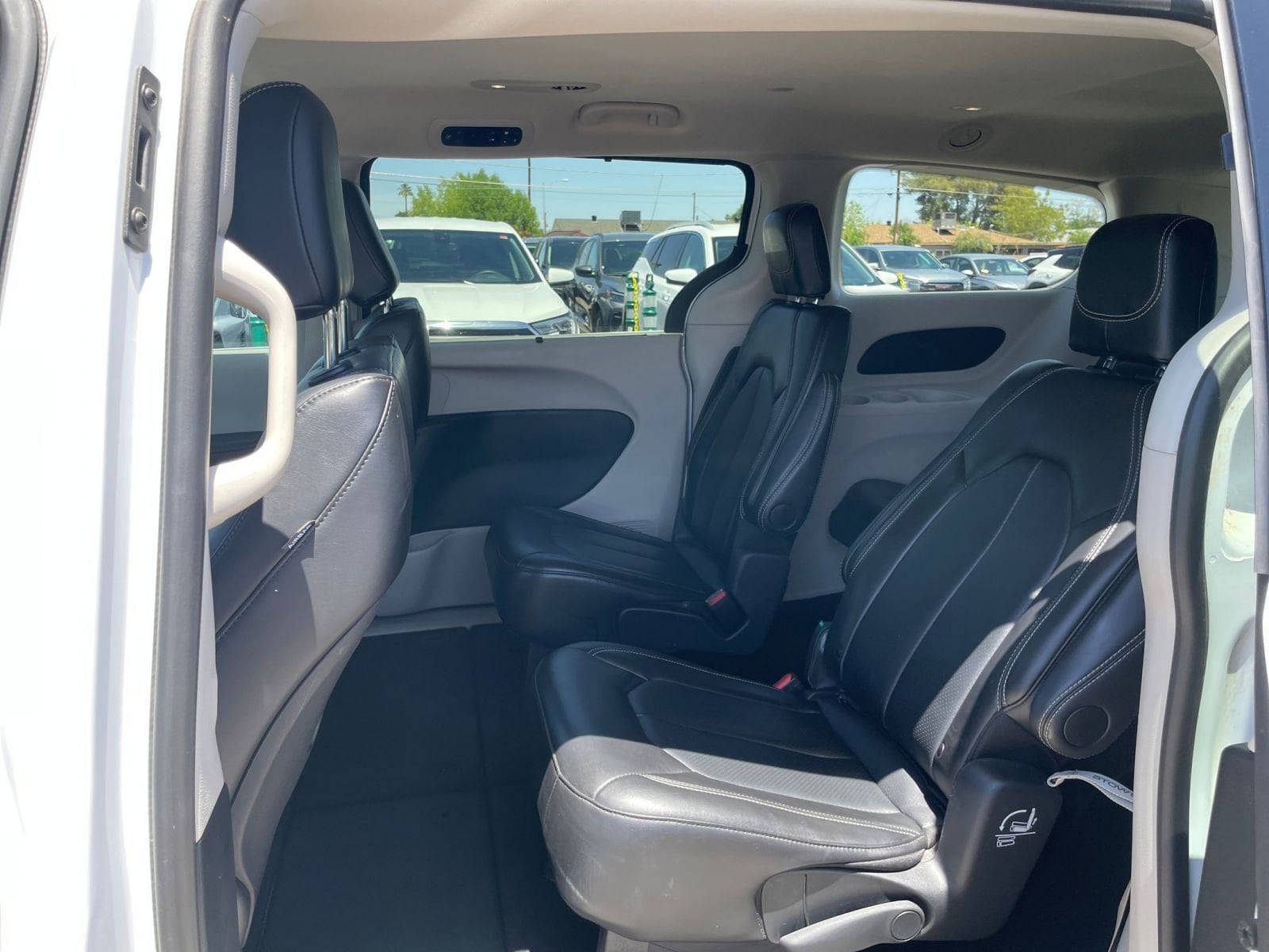 2024 Chrysler Pacifica Touring L 26