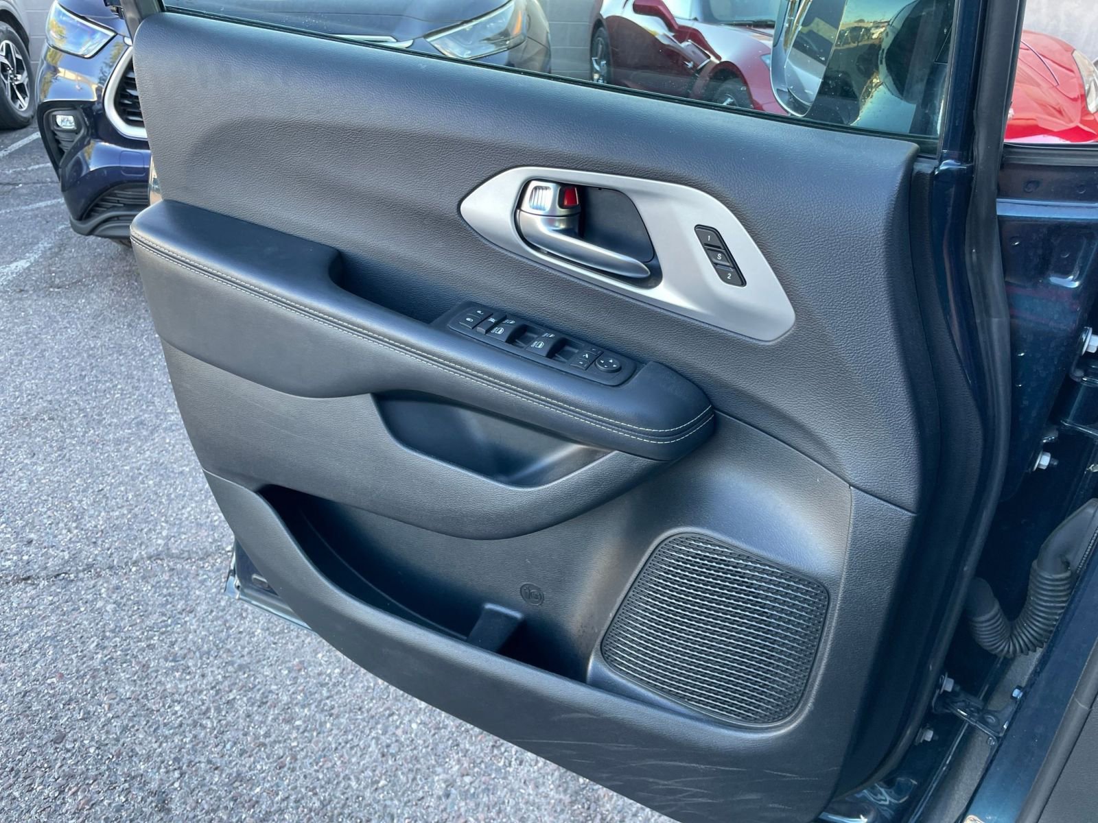 Thumbnail: 2025 Chrysler Pacifica - 18