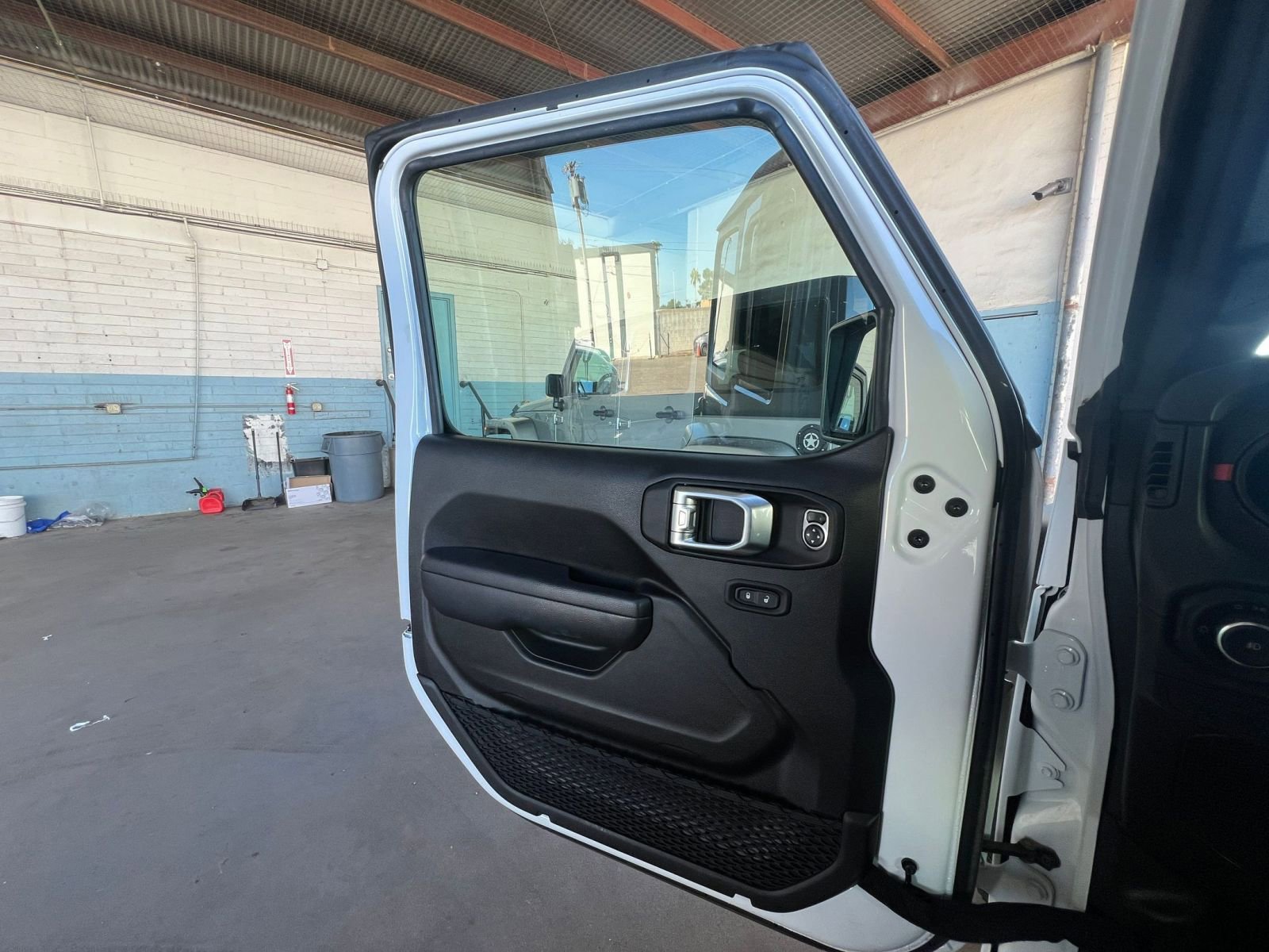 Thumbnail: 2025 Jeep Wrangler - 20