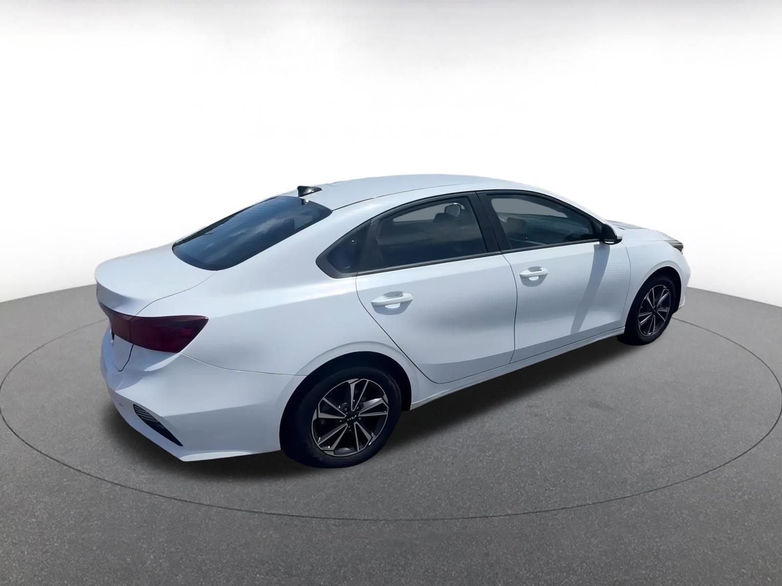 Thumbnail: 2024 Kia Forte - 15
