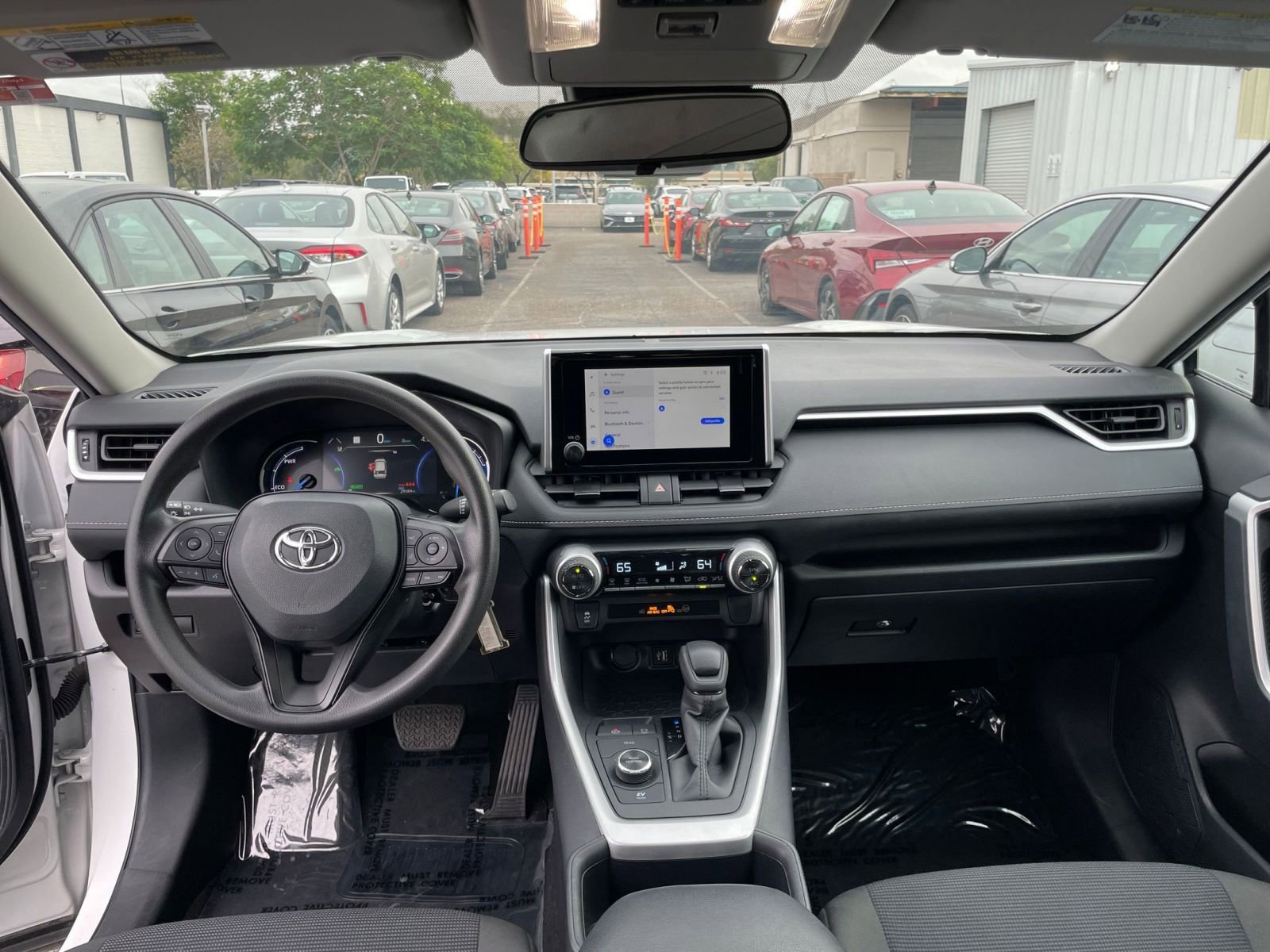 Thumbnail: 2025 Toyota RAV4 - 32