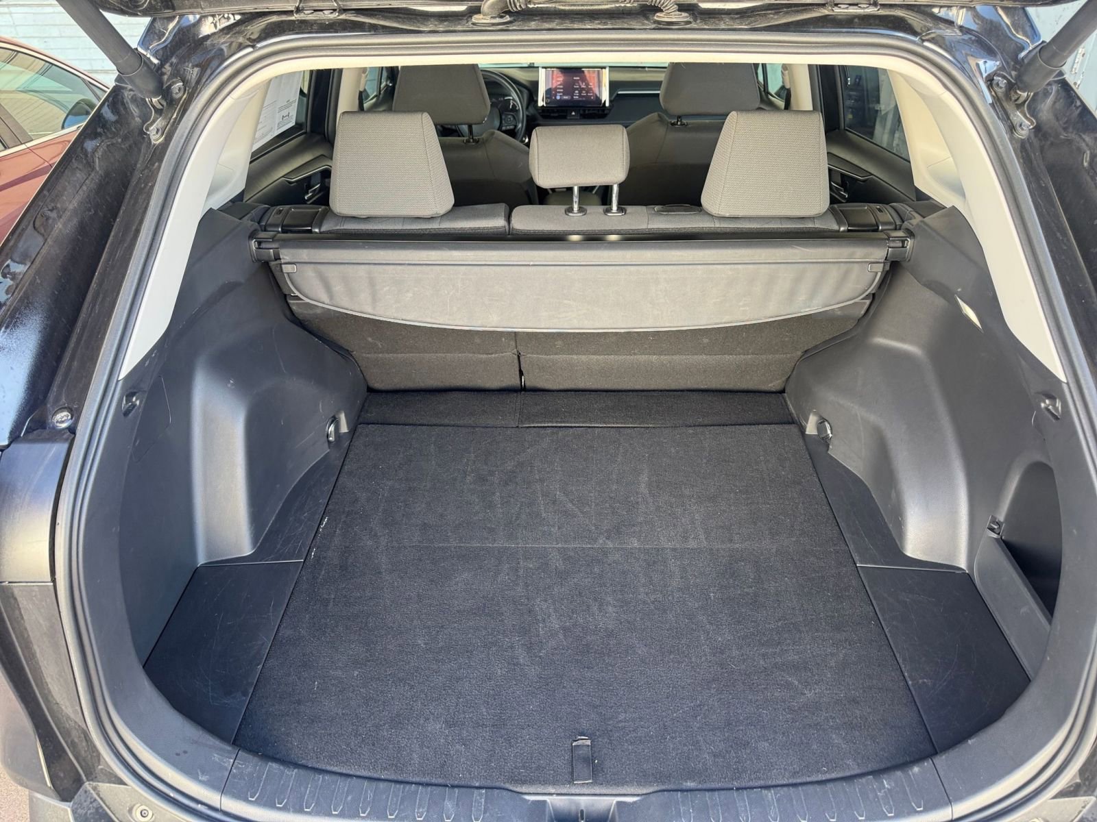 Thumbnail: 2025 Toyota RAV4 - 31