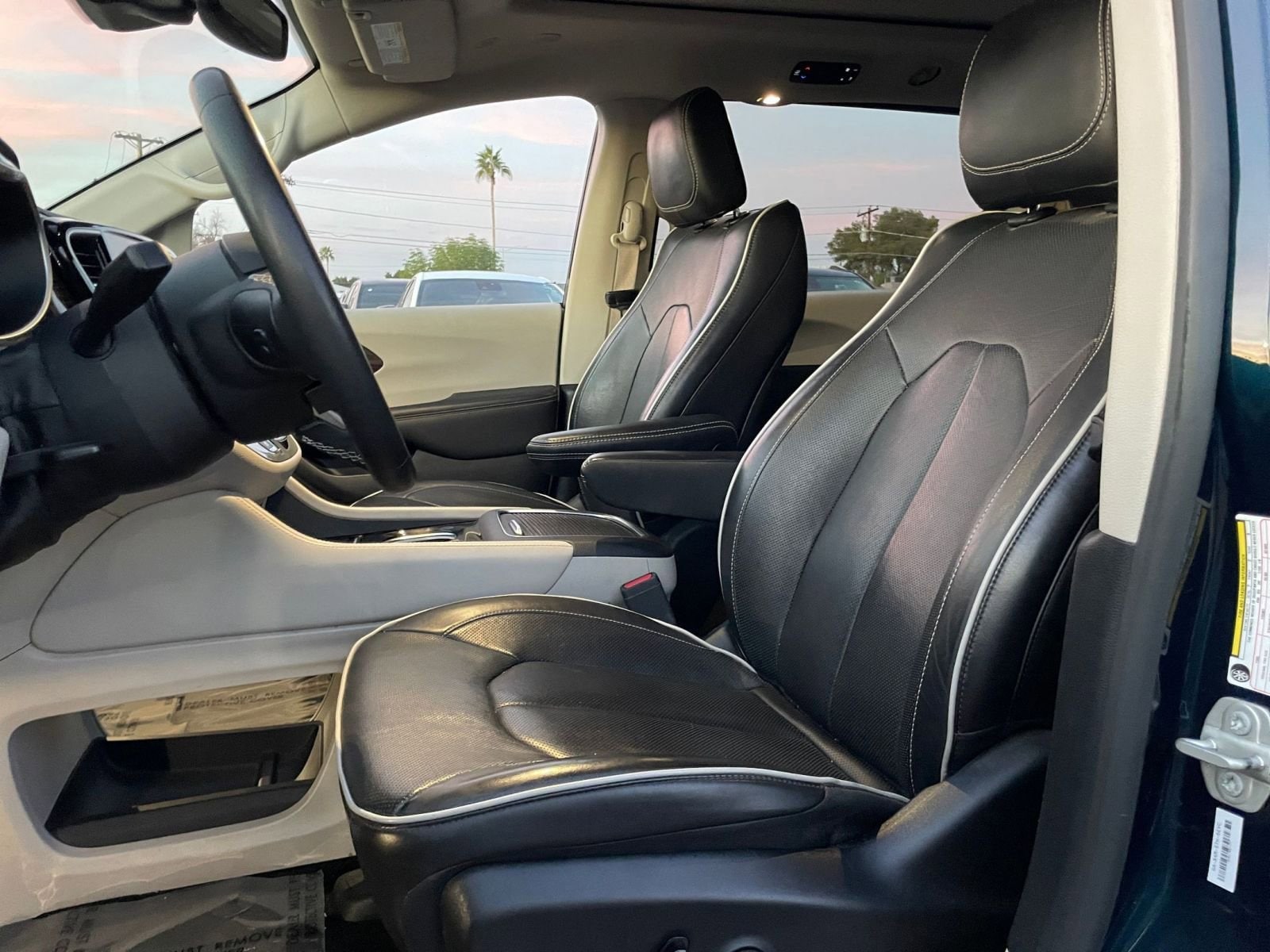 Thumbnail: 2023 Chrysler Pacifica - 28