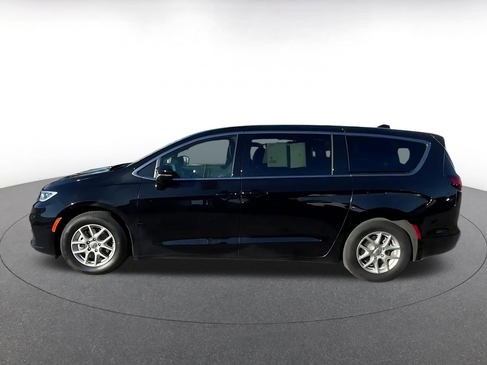 Thumbnail: 2025 Chrysler Pacifica - 9