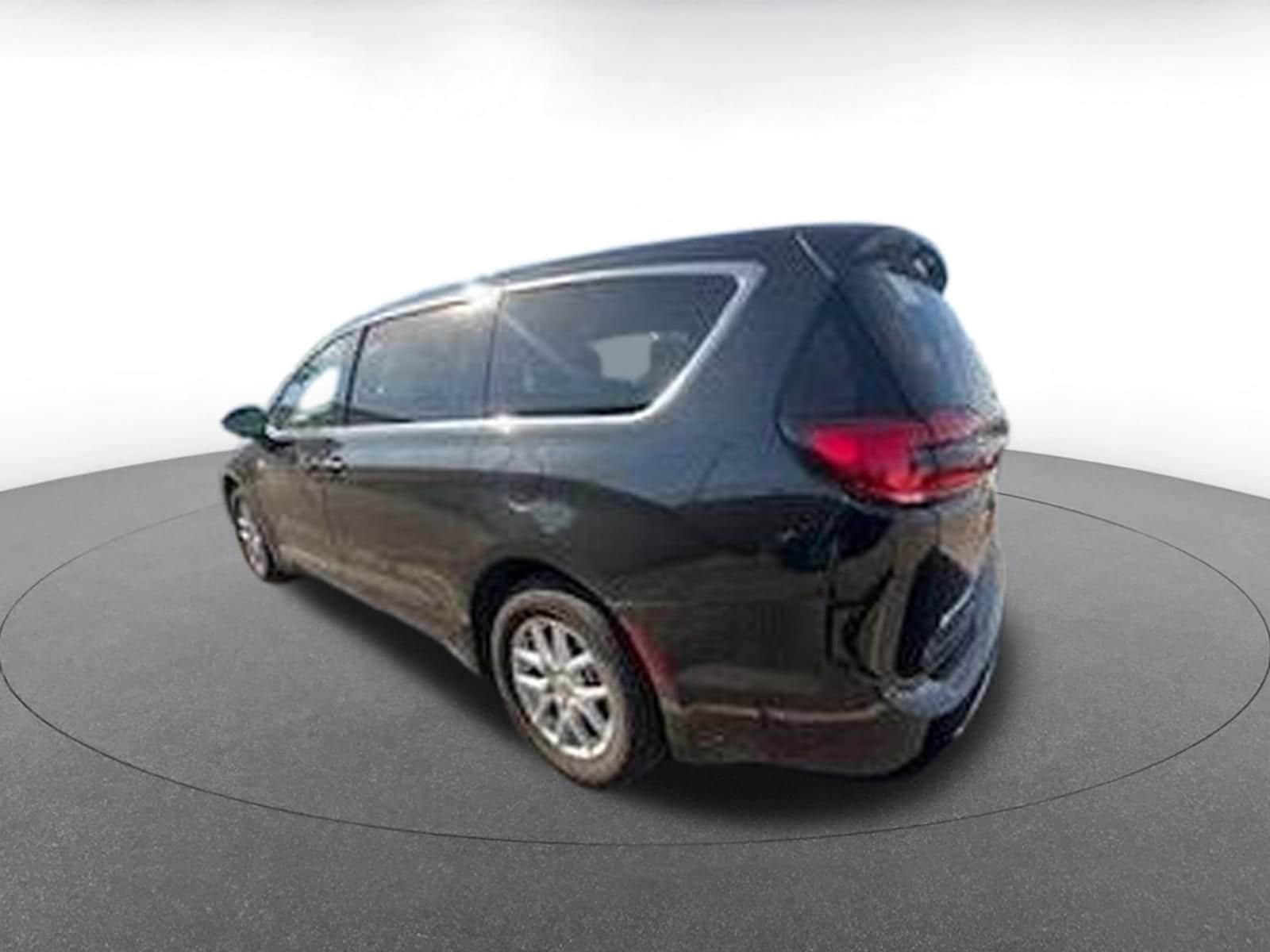 Thumbnail: 2023 Chrysler Pacifica - 7